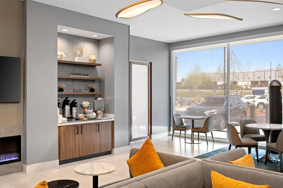 La Quinta Inn & Suites by Wyndham La Habra Hotel in La Habra