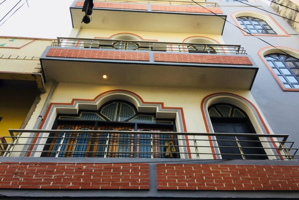 Goroomgo Temple City guest house Varanasi 750 meters from Ganga Assi Ghat Hotel in Varanasi