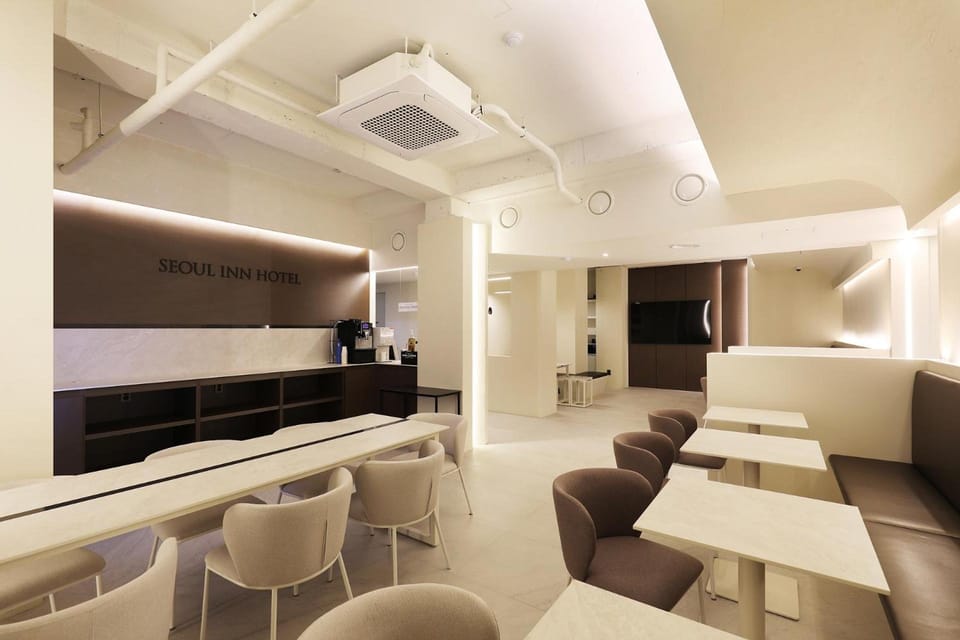 Shared lounge/TV area