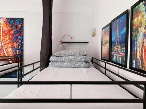 Rainbow Villa, One bed in shared dormitory room, please choose male or female room correctly, not mi Hostel in Vitry-sur-Seine