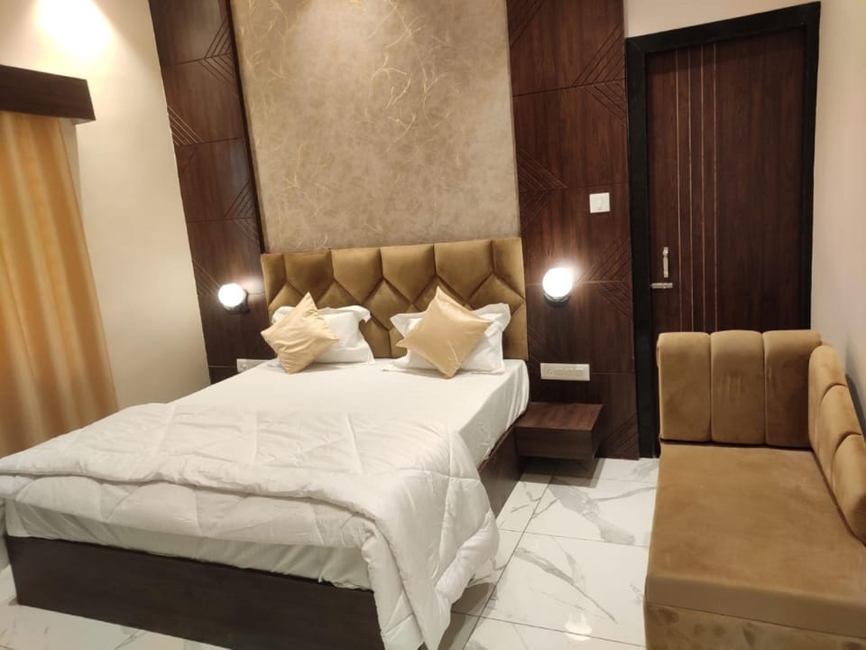 Goroomgo S.K. Plaza Chhabra Hotel in Rajasthan
