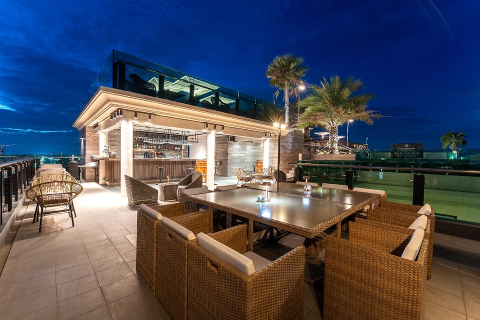 Poolside bar