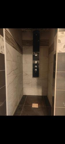 Auberge du manala chambre 4 personnes 24-24 Hostel in Saint-Louis