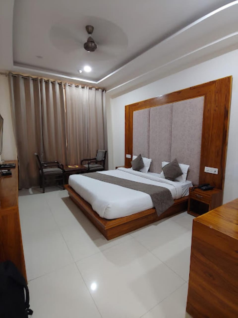 Goroomgo Sunroof Hotel & Banquet Zirakpur Hotel in Punjab, India