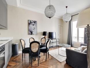 Charming apartment - 1BR4P - Place Victor Hugo Hotel in Paris