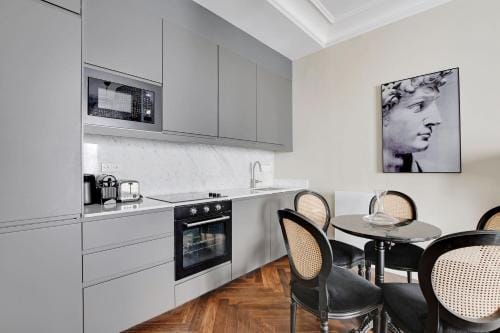 Charming apartment - 1BR4P - Place Victor Hugo Hotel in Paris