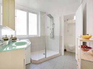 Charming apartment -4P- Near Arc de Triomphe Hotel in Paris