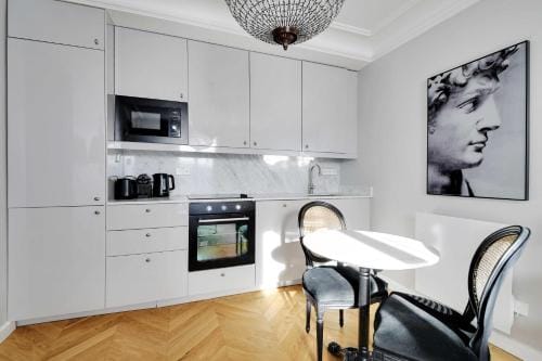 Charming apartment - 1BR4P - ChaillotTrocadero Hotel in Paris