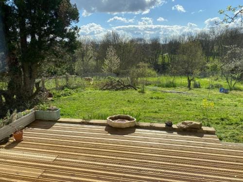 Appartement dans un ecrin de verdure terrasse privee Hotel in Auvergne-Rhône-Alpes