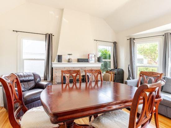 Cozy 5 Bedroom House, Central AC, Best for Work and Family Group Trip Hotel in Berkeley