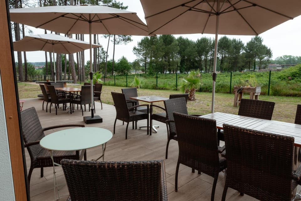 greet hotel Castets Coeur des Landes Hotel in Nouvelle-Aquitaine
