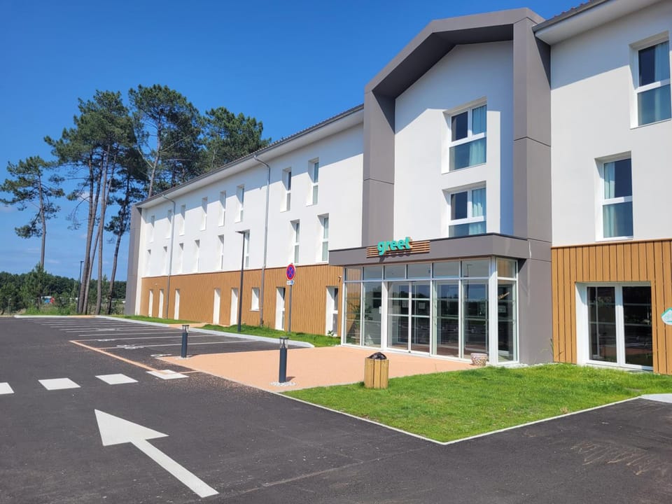 greet hotel Castets Coeur des Landes Hotel in Nouvelle-Aquitaine