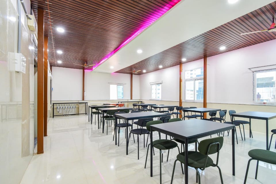 Super Townhouse Kokapet Formerly Aarian Tej Nilayam Hotel in Hyderabad