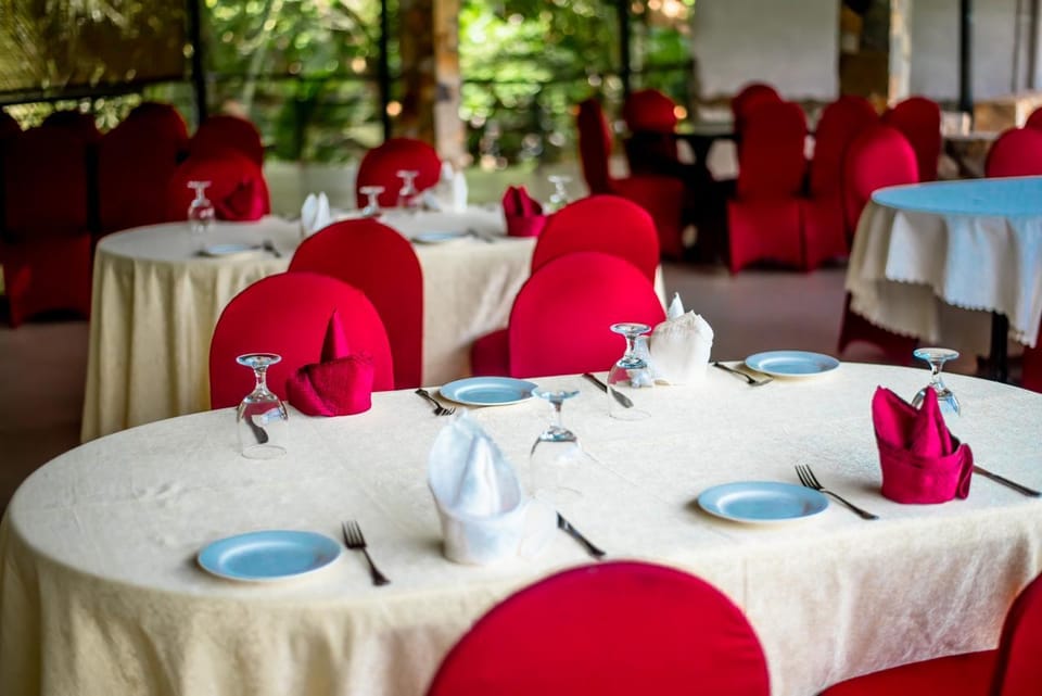 Queensbury Lake Resort Hotel in Wadduwa