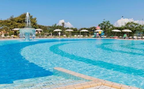 ISA-Village with swimming-pool in Montalto Marina just 100 meters from the beach, mobile homes with  Hotel in Lazio