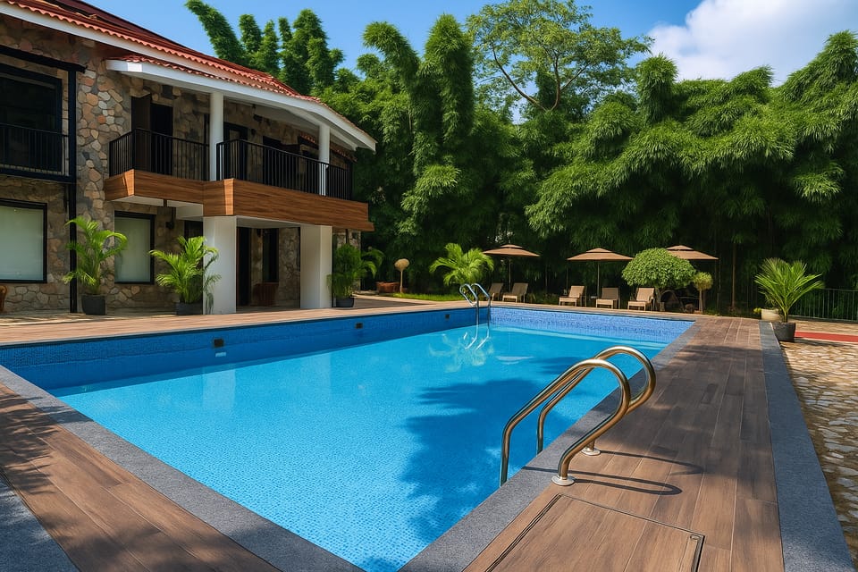 Swimming pool [outdoor]