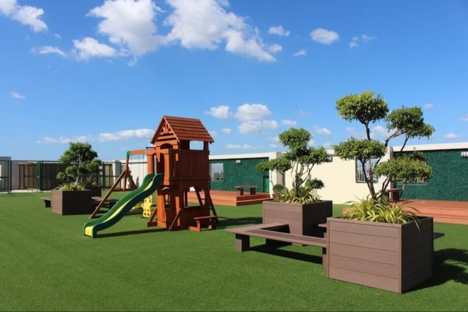 The Lancris Residences 2 Bed, Living, Kitchen,Pool Apartment hotel in Paranaque