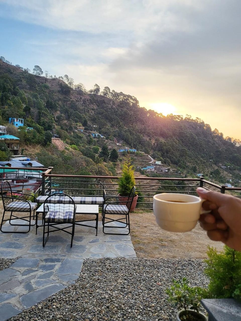The Cozy Acorn Resort Hotel in Uttarakhand