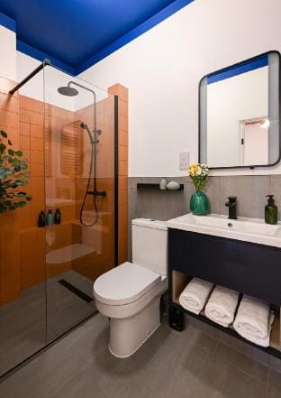 Lux 1-Bedroom Flat Close to Angel Stn & Shoreditch Hotel in London Borough of Islington