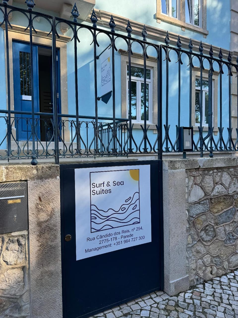 Surf & Sea Suites Hostel in Lisbon District