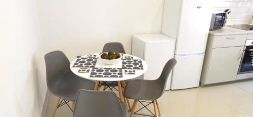 MPL Ensuites with kitchenettes Suites - Leeds City - Netflix & WIFI- First Direct & 02 Arena- LGI Ho Hotel in Leeds
