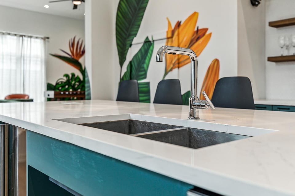The Revelry Apartment hotel in Warehouse District