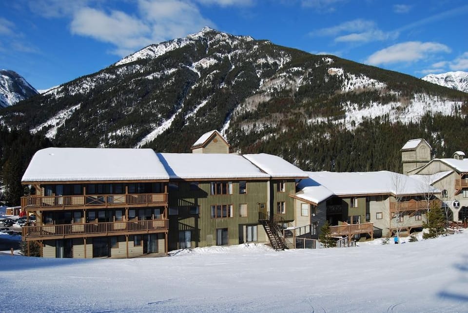 Panorama Mountain Resort - Pine Inn Hotel in British Columbia