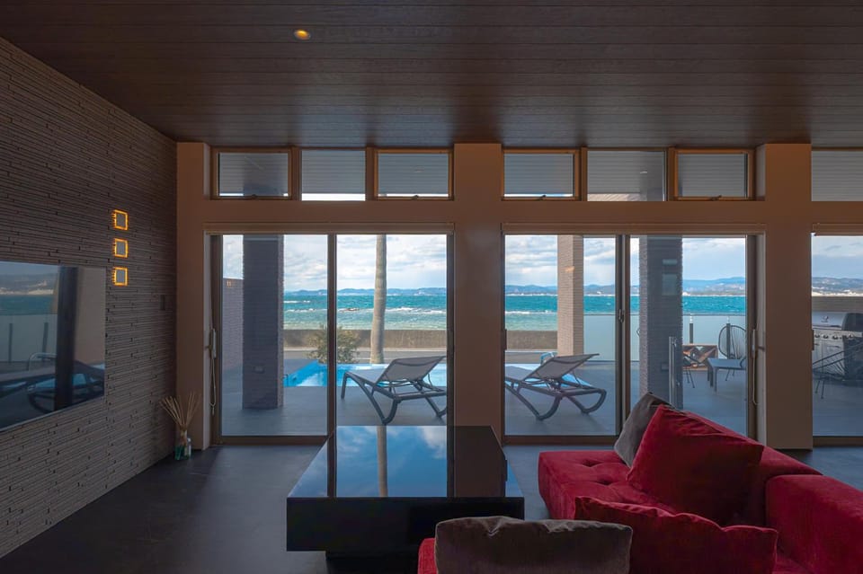 EZRA VILLA shirahama Resort in Japan