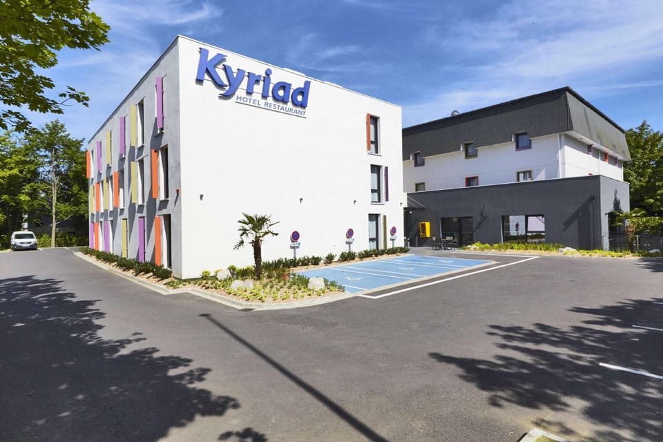 Kyriad Saint Quentin En Yvelines - Montigny Hotel in Montigny-le-Bretonneux