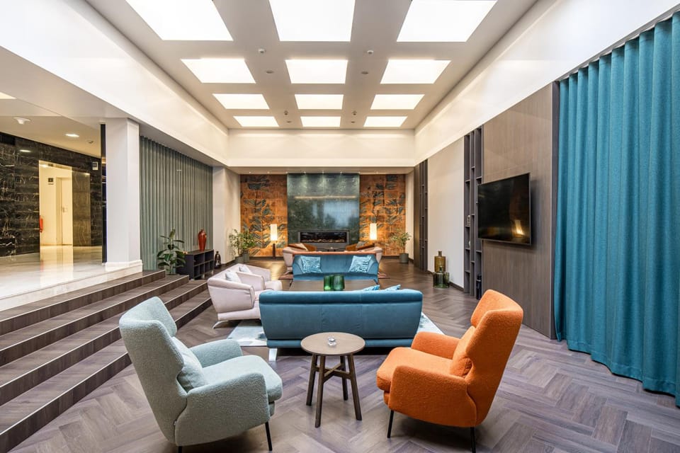 Shared lounge/TV area