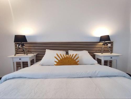 La Chambre Jaune - Chambre avec salle de bain Hotel in Centre-Val de Loire