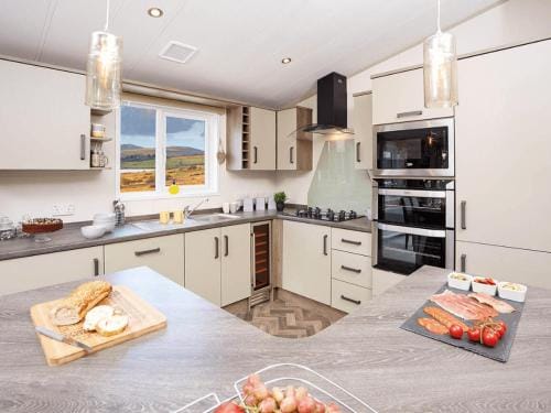 Limetree Lodge 2 at Riverside Leisure Park Lodge in England