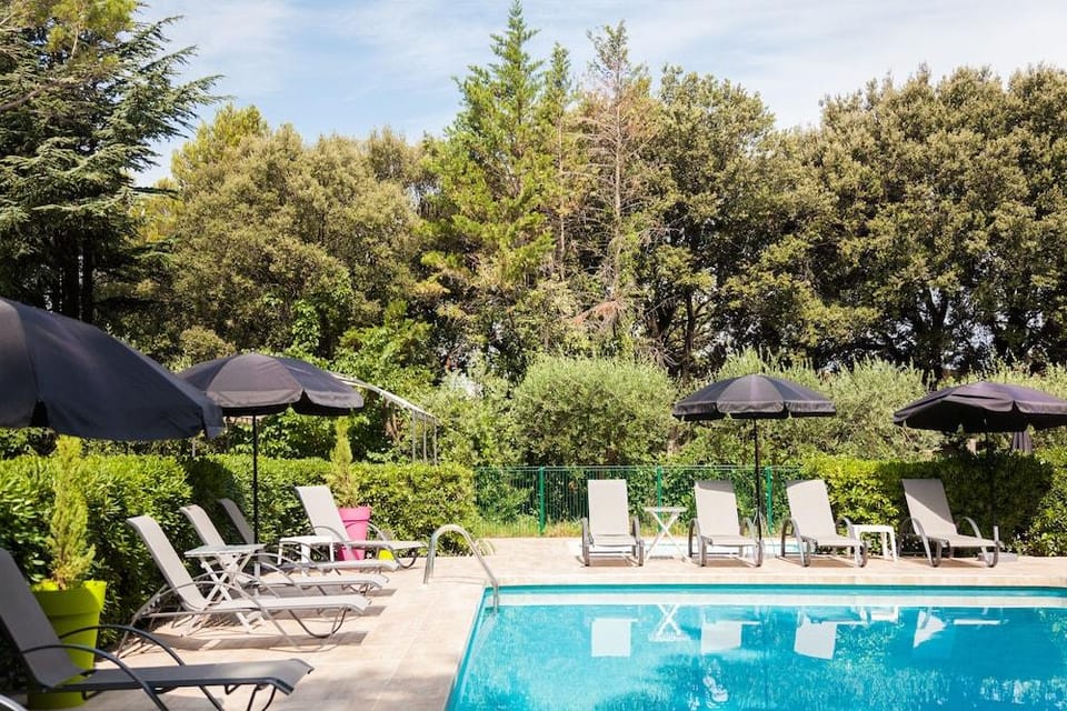 Hôtel Le Petit Manoir Hotel in Villeneuve-lès-Avignon