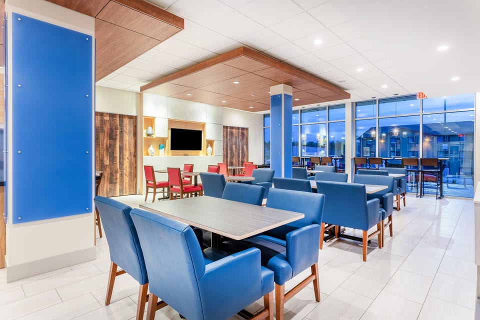 Holiday Inn Express And Suites Springfield North By IHG Hotel in Springfield