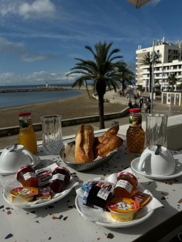 L'Hotel De La Plage Hotel in Le Grau-du-Roi