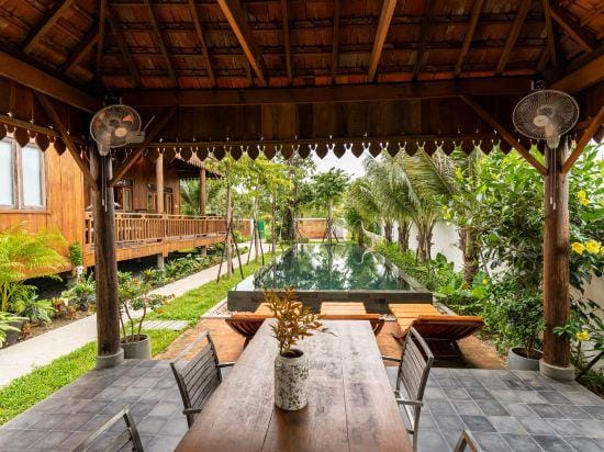 Isann Private Pool Villa Hotel in Krong Siem Reap