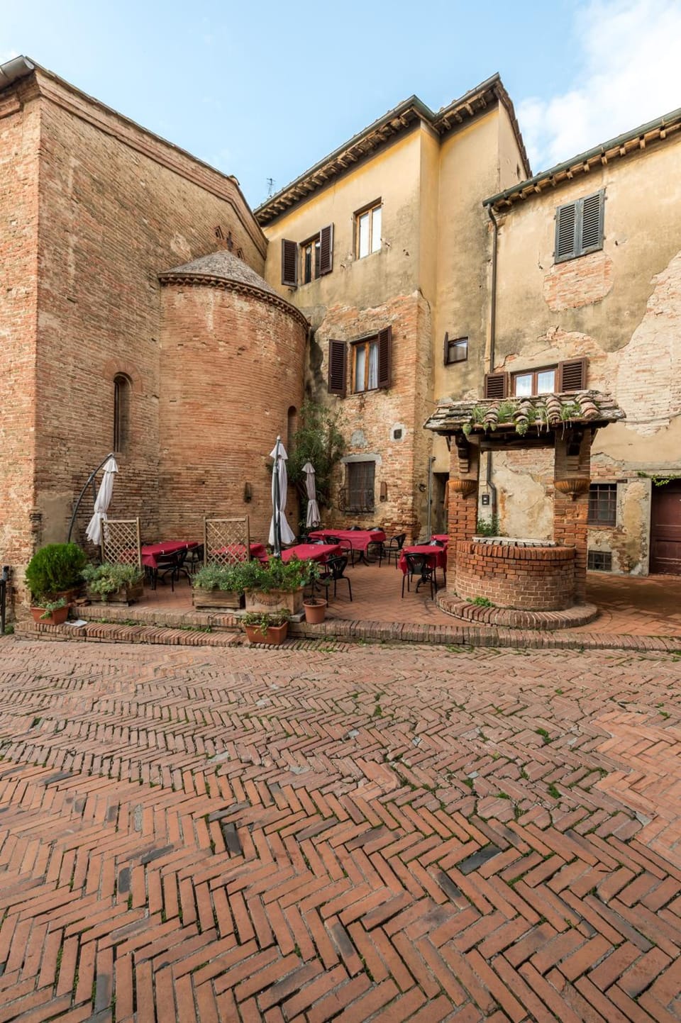 Borgo Antico Residence Hotel in Tuscany