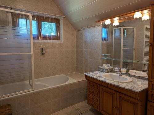 Chambre d'hotes 'Perle' avec WiFi, TV, petit-dejeuner inclus - FR-1-590-508 Hotel in Centre-Val de Loire