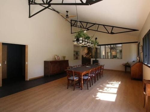 Chambre Amedee PMR chic avec Wi-Fi et petit dejeuner inclus - FR-1-590-479 Hotel in Centre-Val de Loire