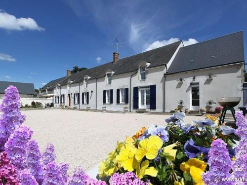 Ferme renovee avec charme en Beauce, 4 chambres spacieuses, proche chateaux de la Loire - FR-1-590-4 Hotel in Centre-Val de Loire