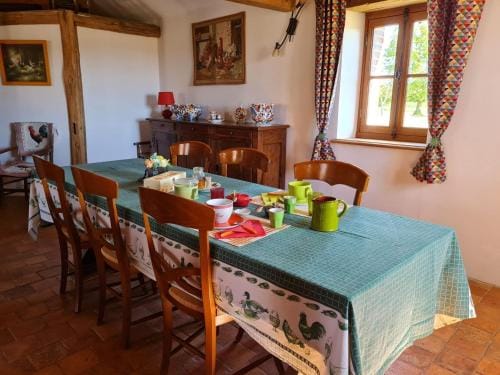 Chambre cosy a la ferme avec terrasse, parking et cuisine d'ete - FR-1-590-476 Hotel in Centre-Val de Loire