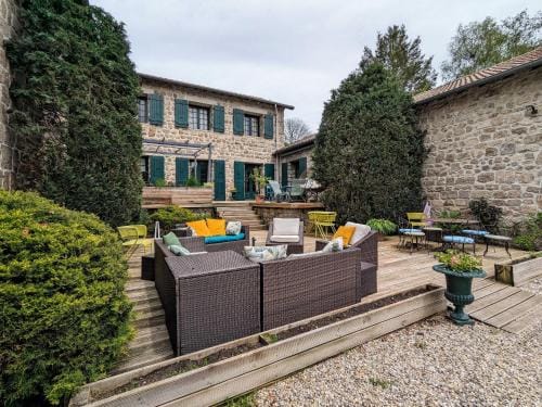 Ferme avec piscine couverte sur grand domaine - FR-1-582-515 Hotel in Auvergne-Rhône-Alpes
