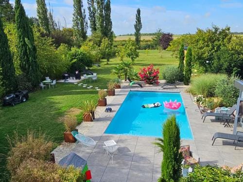 Chambres d'hotes avec piscine, cuisine et jardin a Messas - FR-1-590-488 Hotel in Centre-Val de Loire
