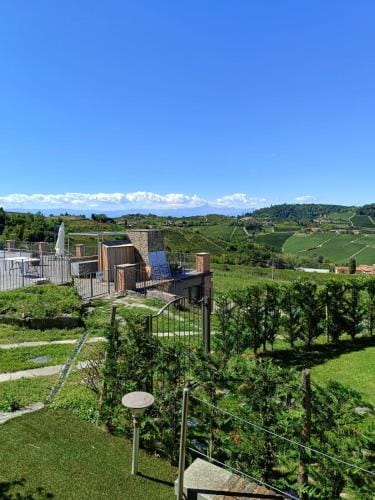Casa  Safranum con piscina e giardino privati Hotel in Liguria