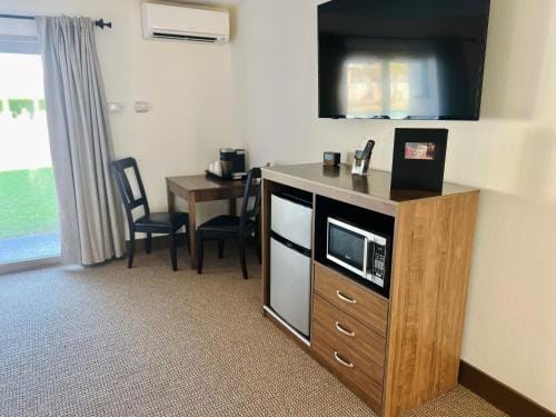 The Inn at Mission Lakes Inn in Desert Hot Springs