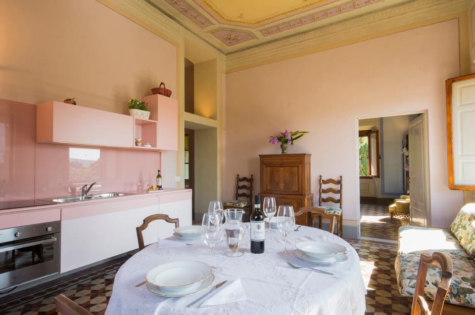 A path of relaxation and history between vineyards and olive trees - 6 pax Resort in Montaione