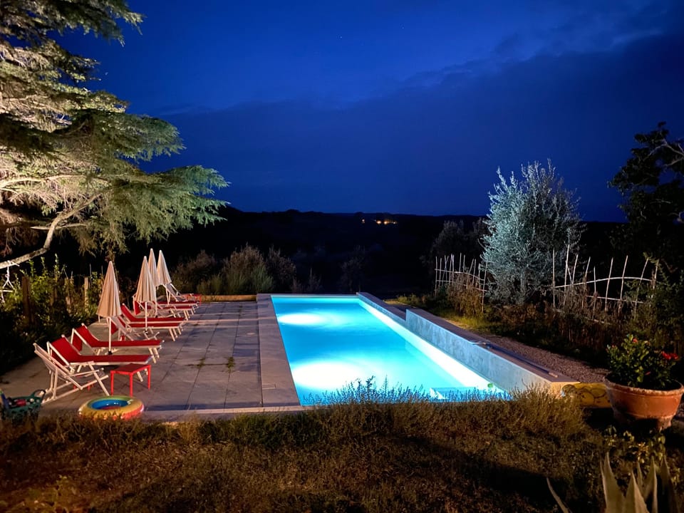 A path of relaxation and history between vineyards and olive trees - 6 pax Resort in Montaione