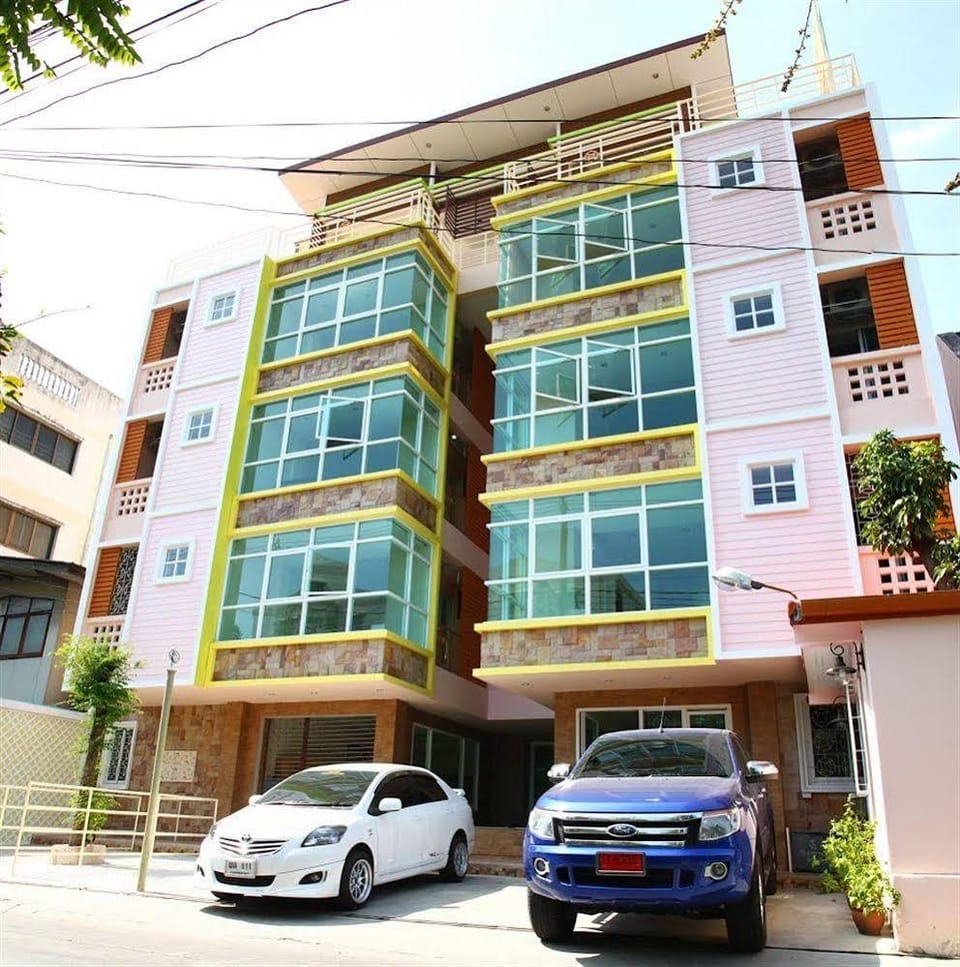 Ladda​ Place​ Motel in Bangkok