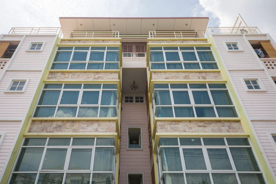 Ladda​ Place​ Motel in Bangkok