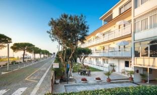 Charming apartment in great location by Beahost Rentals Hotel in Lignano Sabbiadoro